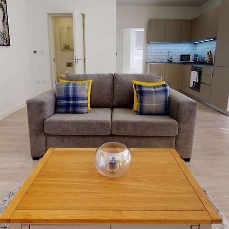 Luxury Apartment - Town Centre North ستيفنيج المظهر الخارجي الصورة